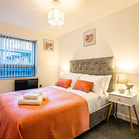 Stylish 2 Bed 18 - Centre, Free Parking, Espresso Machine & Netflix - Hosted By Host Save