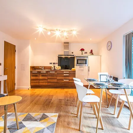 Stylish 2 Bed 18 - Centre, Free Parking, Espresso Machine & Netflix - Hosted By Host Save Apartment Sheffield