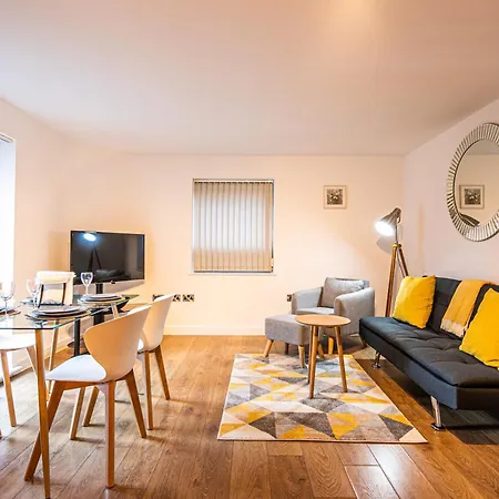 Apartment Stylish 2 Bed 18 - Centre, Free Parking, Espresso Machine & Netflix - Hosted By Host Save