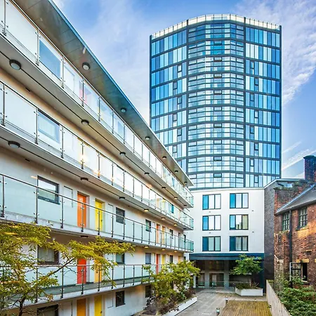 Apartment Stylish 2 Bed 18 - Centre, Free Parking, Espresso Machine & Netflix - Hosted By Host Save