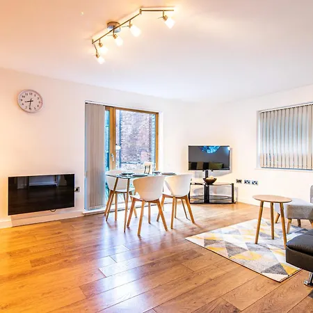 Apartment Stylish 2 Bed 18 - Centre, Free Parking, Espresso Machine & Netflix - Hosted By Host Save