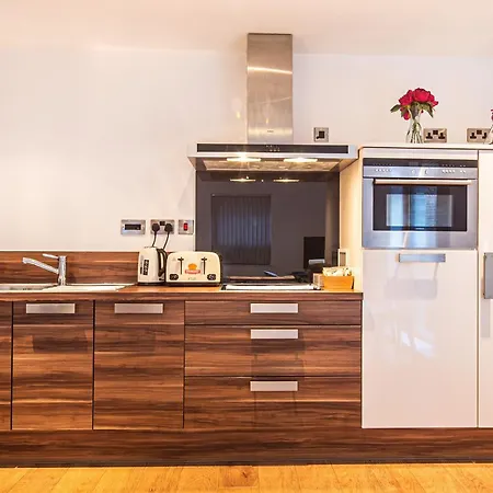 Stylish 2 Bed 18 - Centre, Free Parking, Espresso Machine & Netflix - Hosted By Host Save *